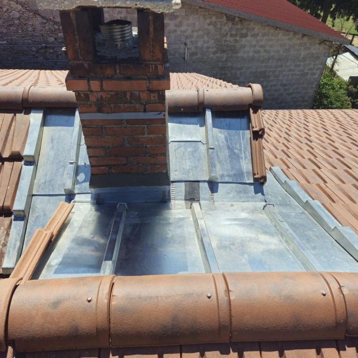 Abergement de cheminée en zinc - zinguerie - Saint Martin en Vercors